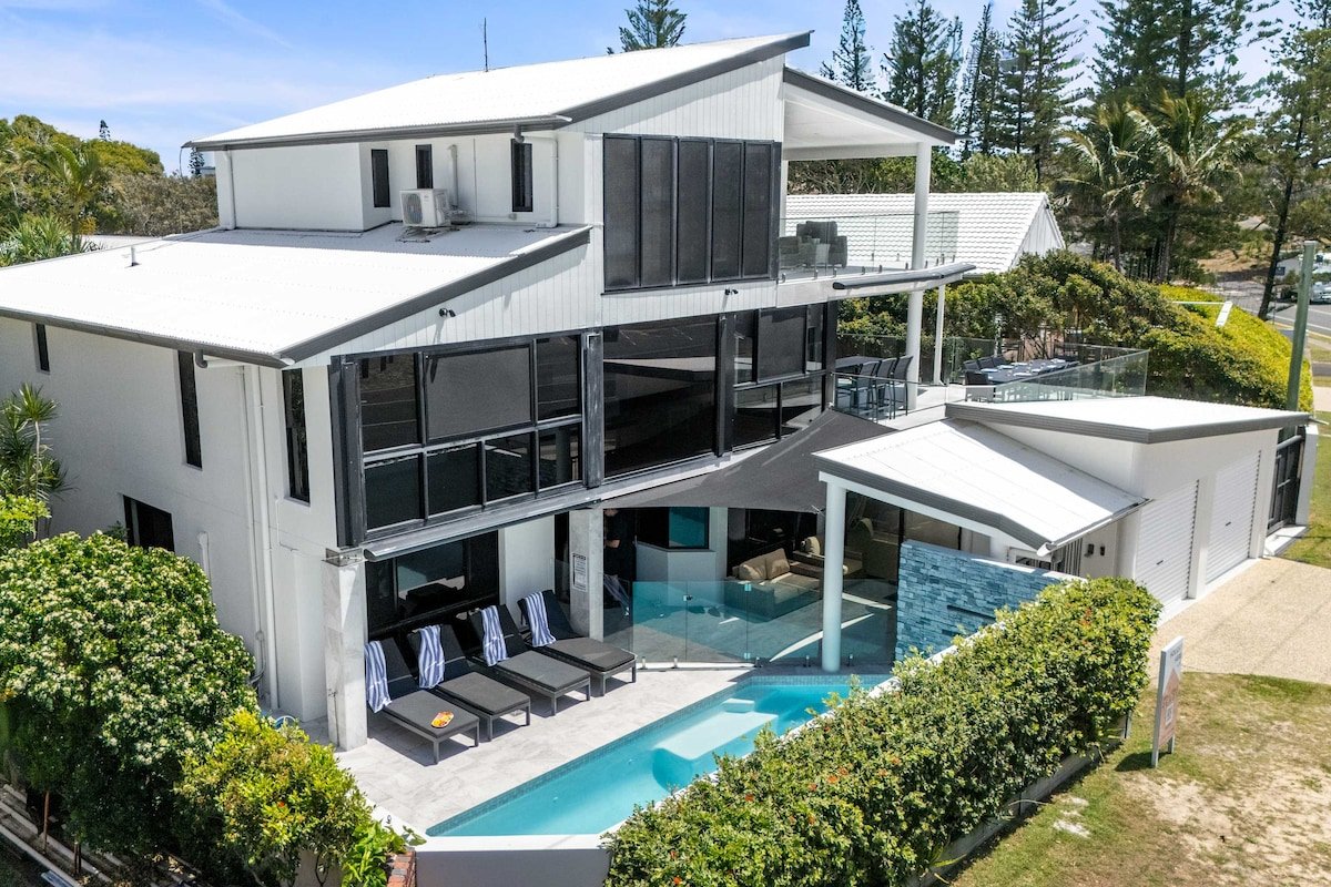 Beachfront at Buddina with Heated Pool & Sea Views gallery image 2