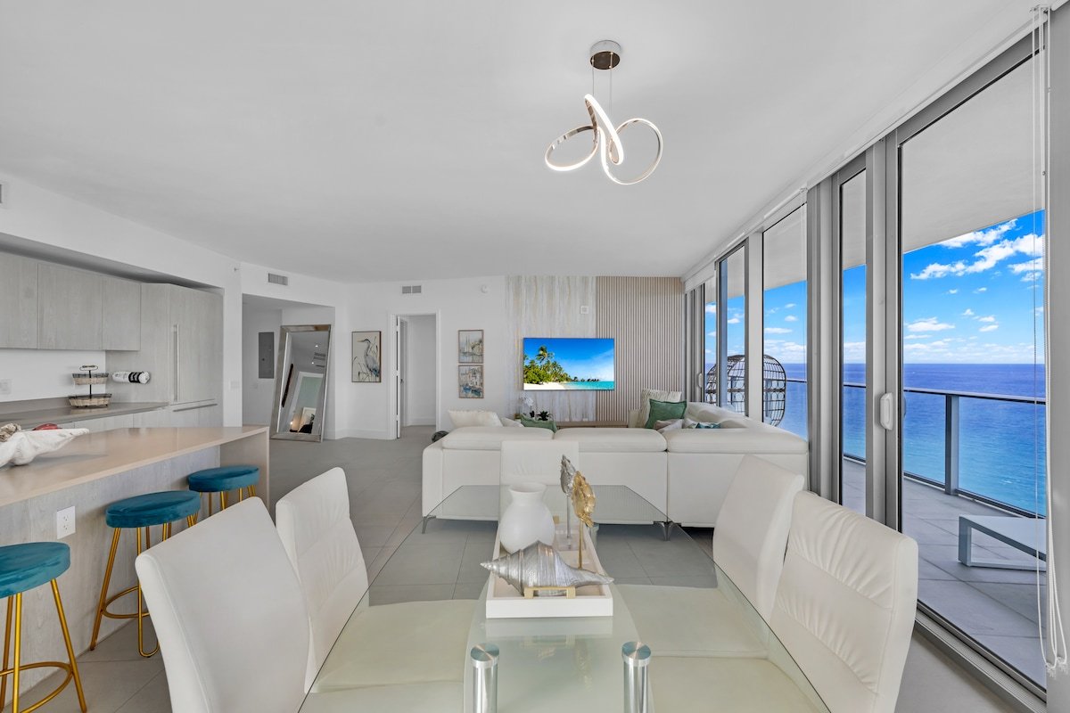 Hallandale OceanView | Pool | Gym | Fast Wi-Fi gallery image 5