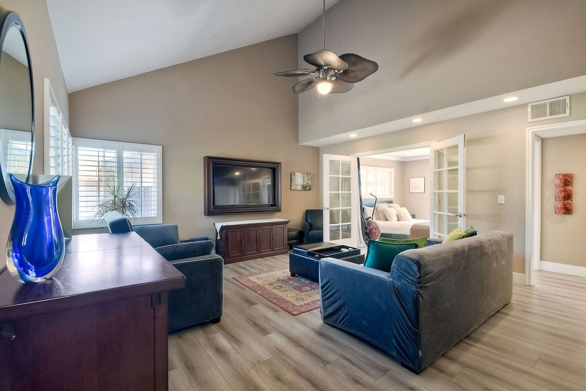 Charming Home w/Putting Green, Ping Pong, Pool Tbl gallery image 2