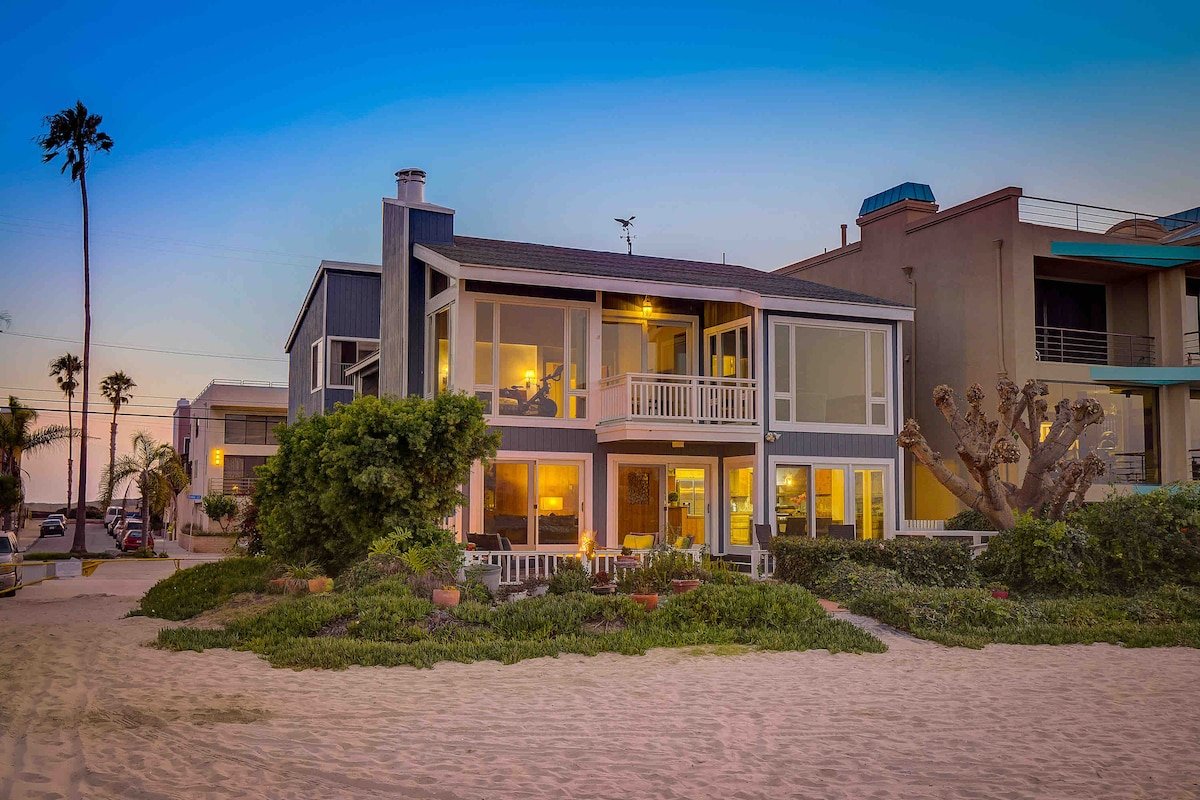 On the SAND peninsula home with hot tub & fire pit gallery image 2