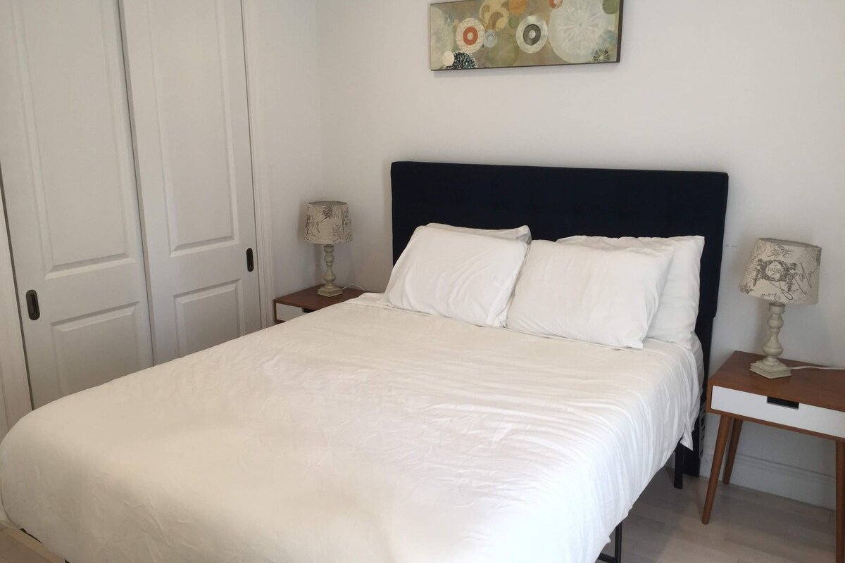 SEXY Grand Central Modern CHIC BRAND NEW PARK AVE gallery image 4