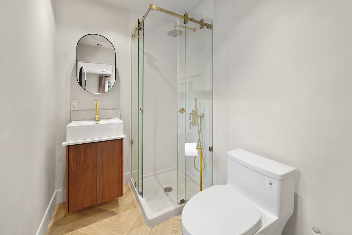 Sophisticated Spanish Villa in West Hollywood gallery image 2