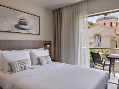 Apartment with 2 BDR & balcony, near Kolonaki area