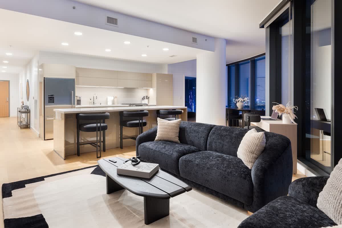 Downtown LA – Modern Luxe with Crypto View gallery image 3