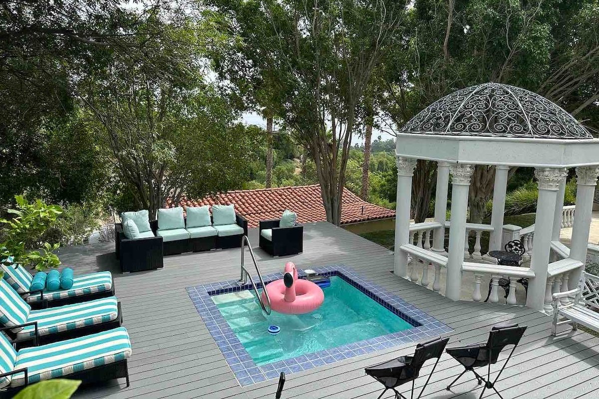 Ocean Views! Pool NEW 2/2 Malibu House Parking gallery image 3