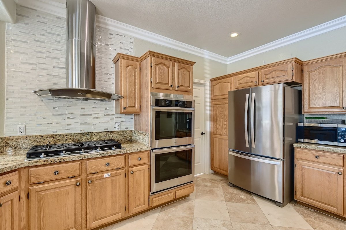 Luxury Villa 2.0 acre*Pool*View*Close Strip gallery image 4