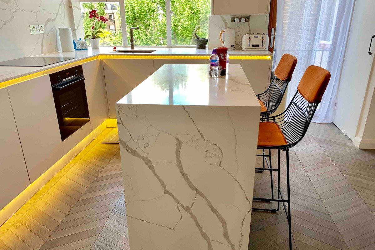 ❤️3 BEDROOM, LITTLE VENICE, 4 ACRE GARDEN gallery image 2