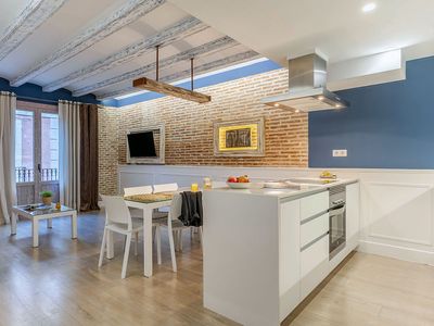 Apt Superior with breakfast by Colon EnjoyBCN Apts