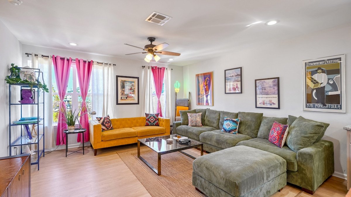 Spacious Retreat by FQ | Mini-Pool | EV Parking gallery image 2