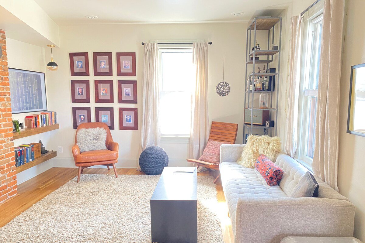 Huge house in the BEST location (99 walk score!) gallery image 4