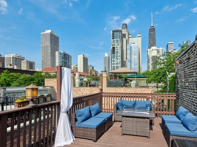 Private Downtown Retreat with Rooftop Oasis