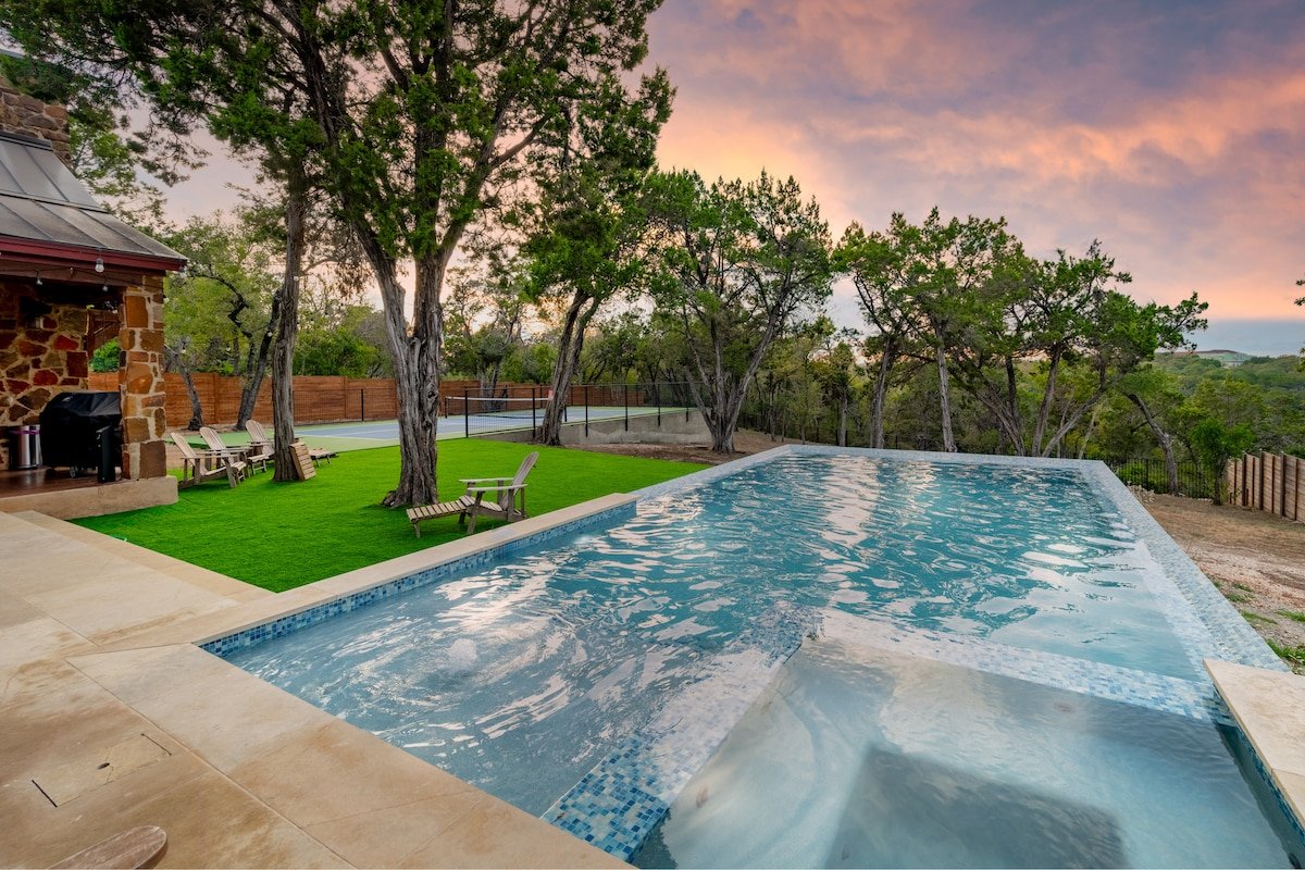 Luxury Wellness Estate: Pickleball, Pool & Sauna gallery image 5