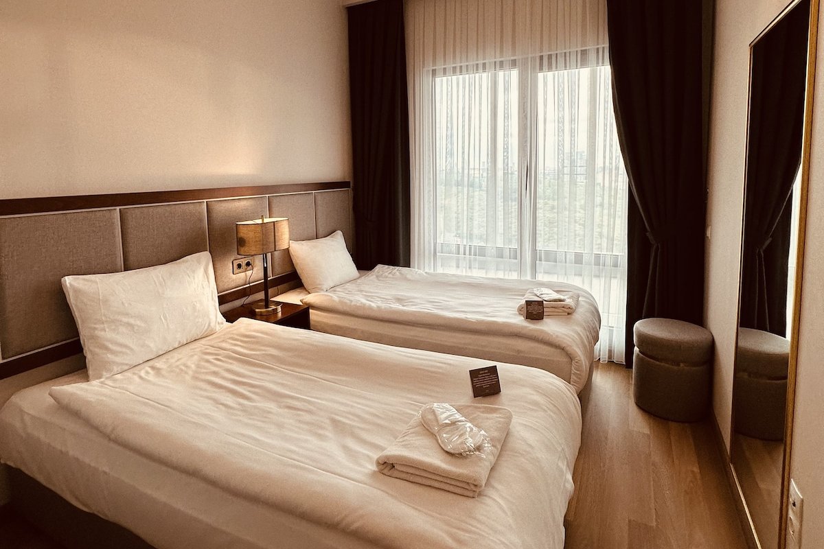 Fully furnished 2+1 two Bedroom Suite Maslak 1453 gallery image 5