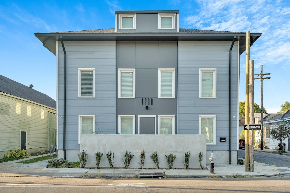 Bywater | Entire 2nd Floor, 4 Apts, Sleeps 28! gallery image 2