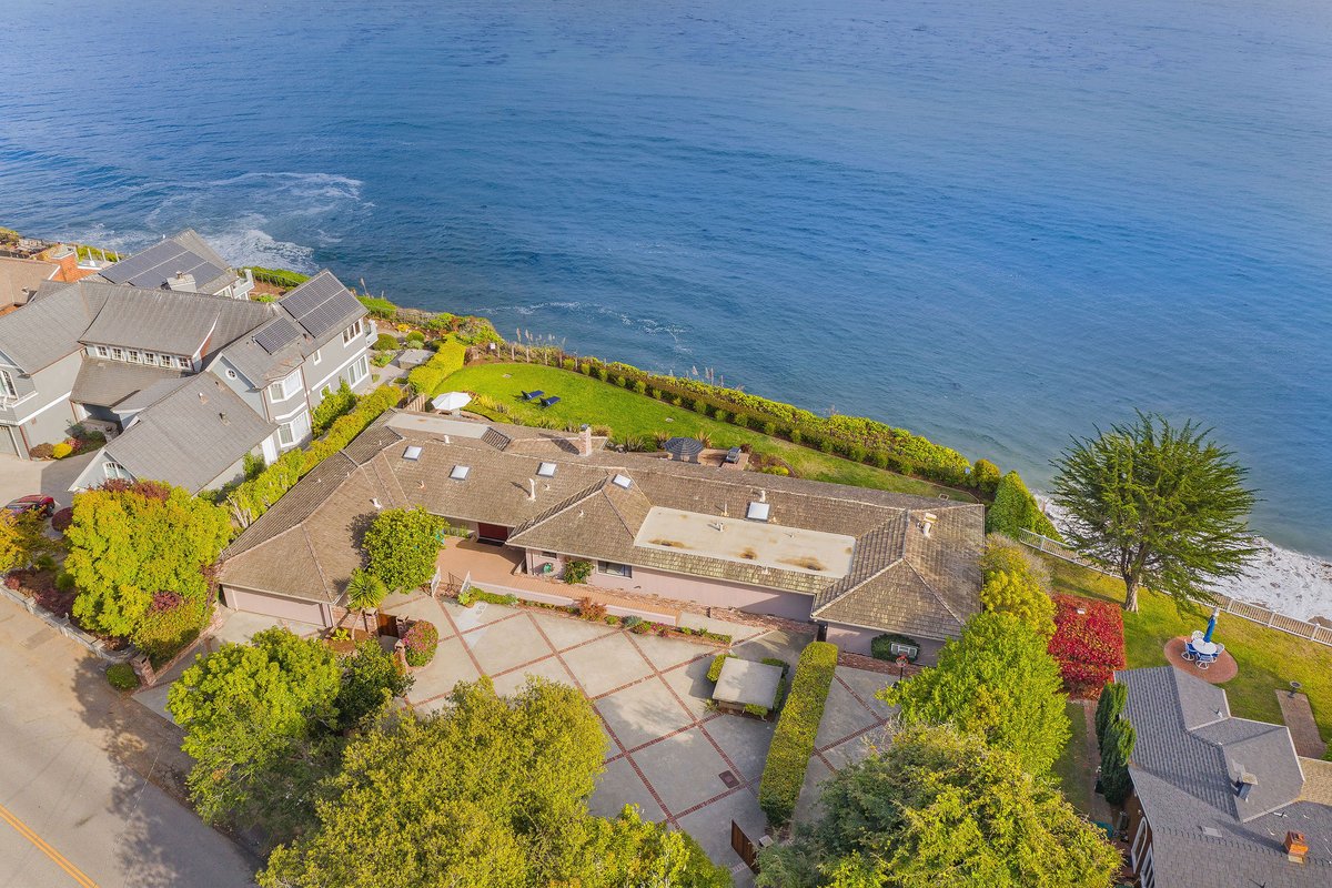 Relaxing Oceanfront Home just Minutes to Beaches