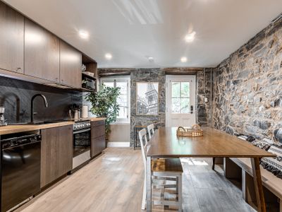 North House Beautiful Vieux Quebec 2 Bed Apt