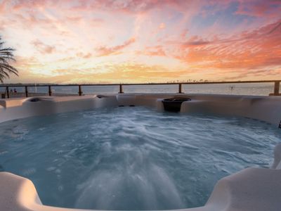 NEW Stunning Bayfront Home + Beach Access +Hot tub