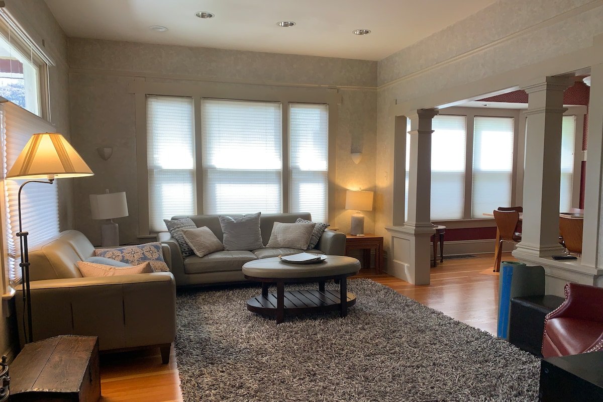 Charming Queen Anne Home, minutes from Downtown gallery image 5