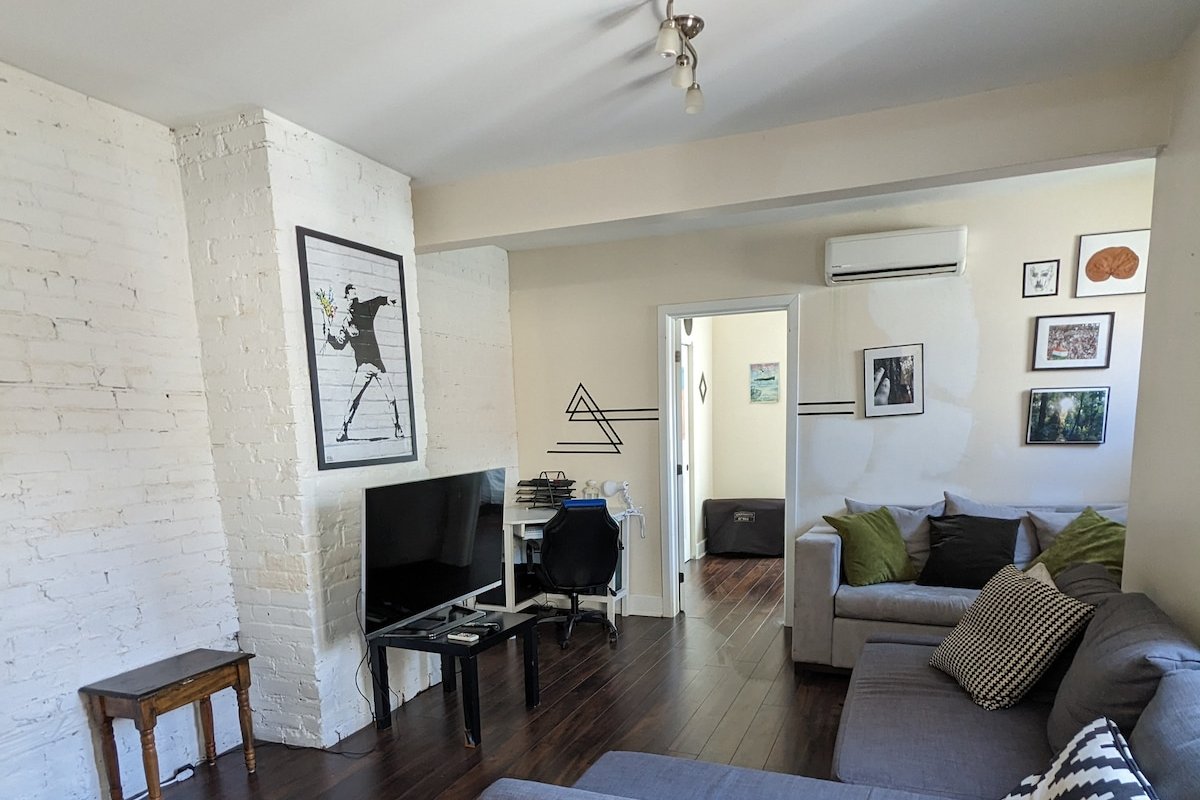 Best group apartment Downtown Montreal (3-BDRM) gallery image 4