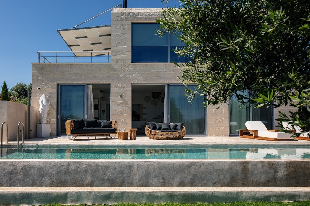 NEW Lux Villa*Heated SaltyPool*BBQ*SeaView*Garden gallery image 4