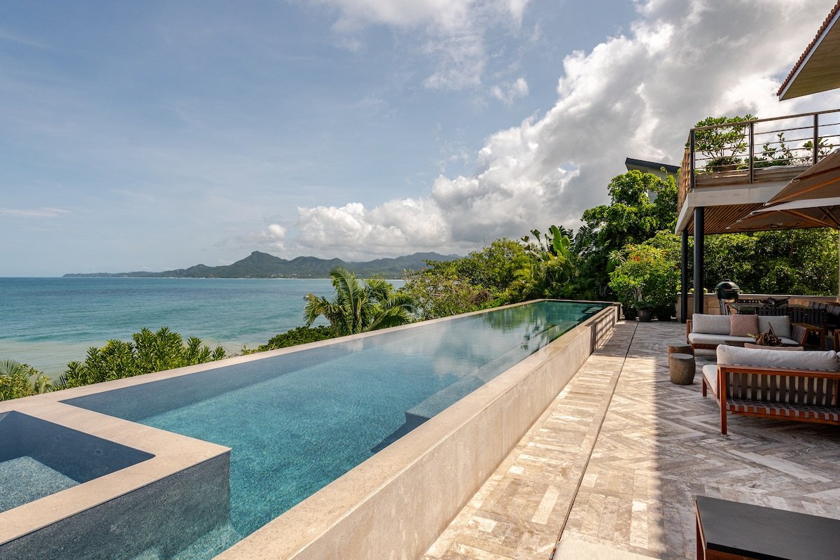 Luxury Beachfront Villa w/ Butler, Gym & Chef gallery image 5