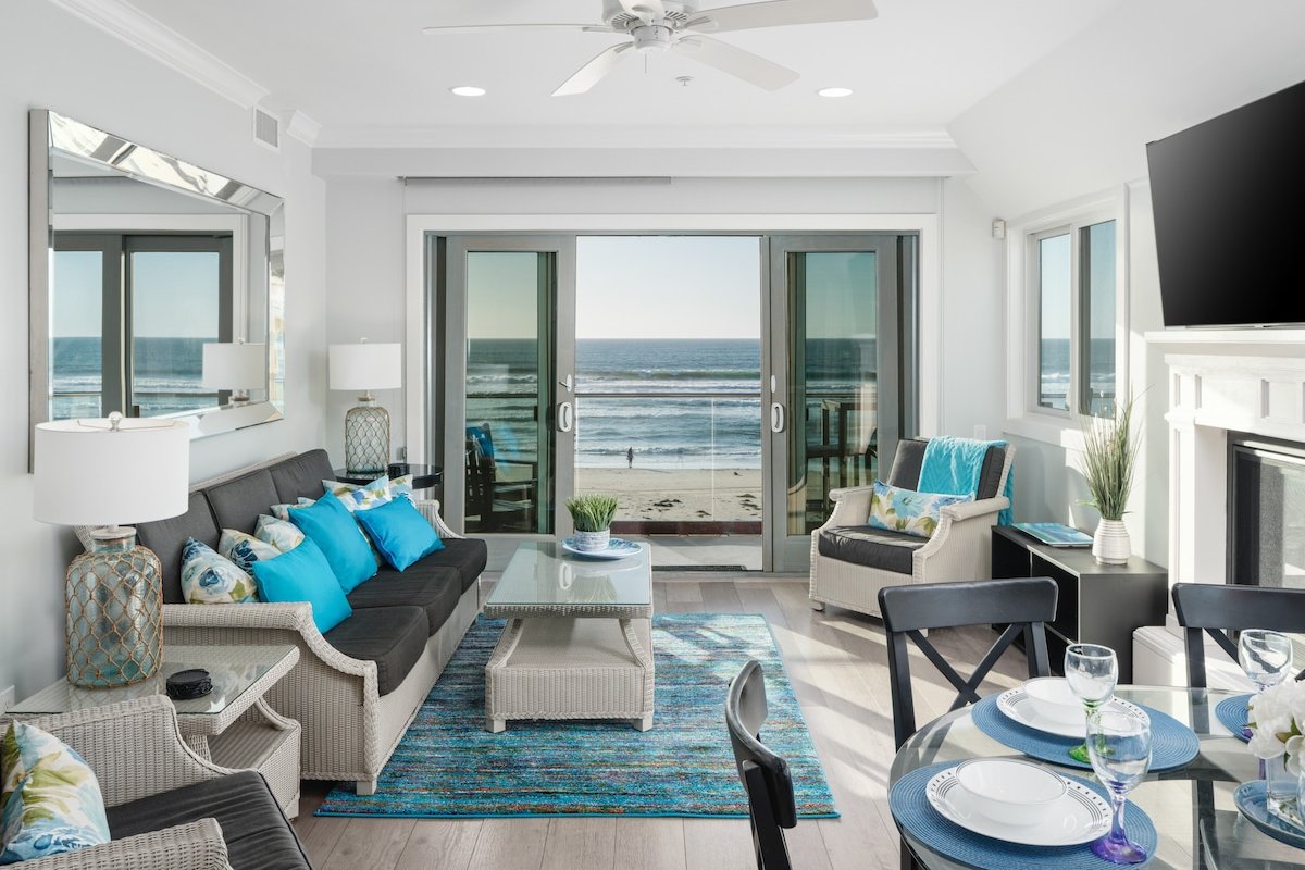 Oceanfront Penthouse w/ Unlimited Views & AC gallery image 4