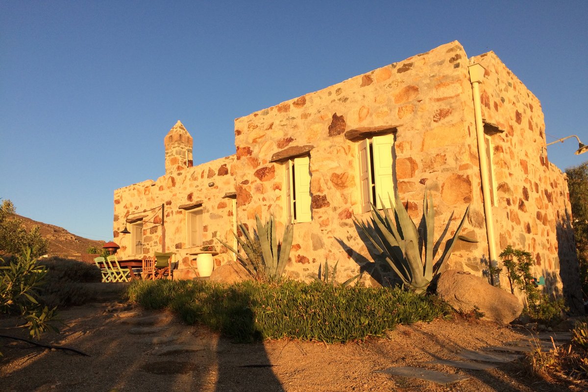 A treat near the beach – Serifos The Writer’s Home