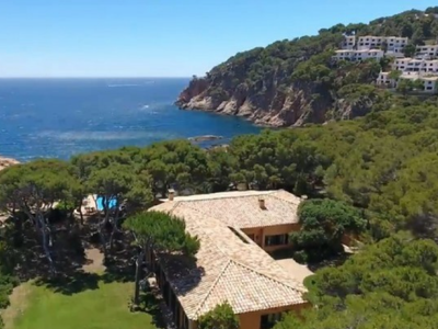 4-Luxury villa on Costa Brava coast