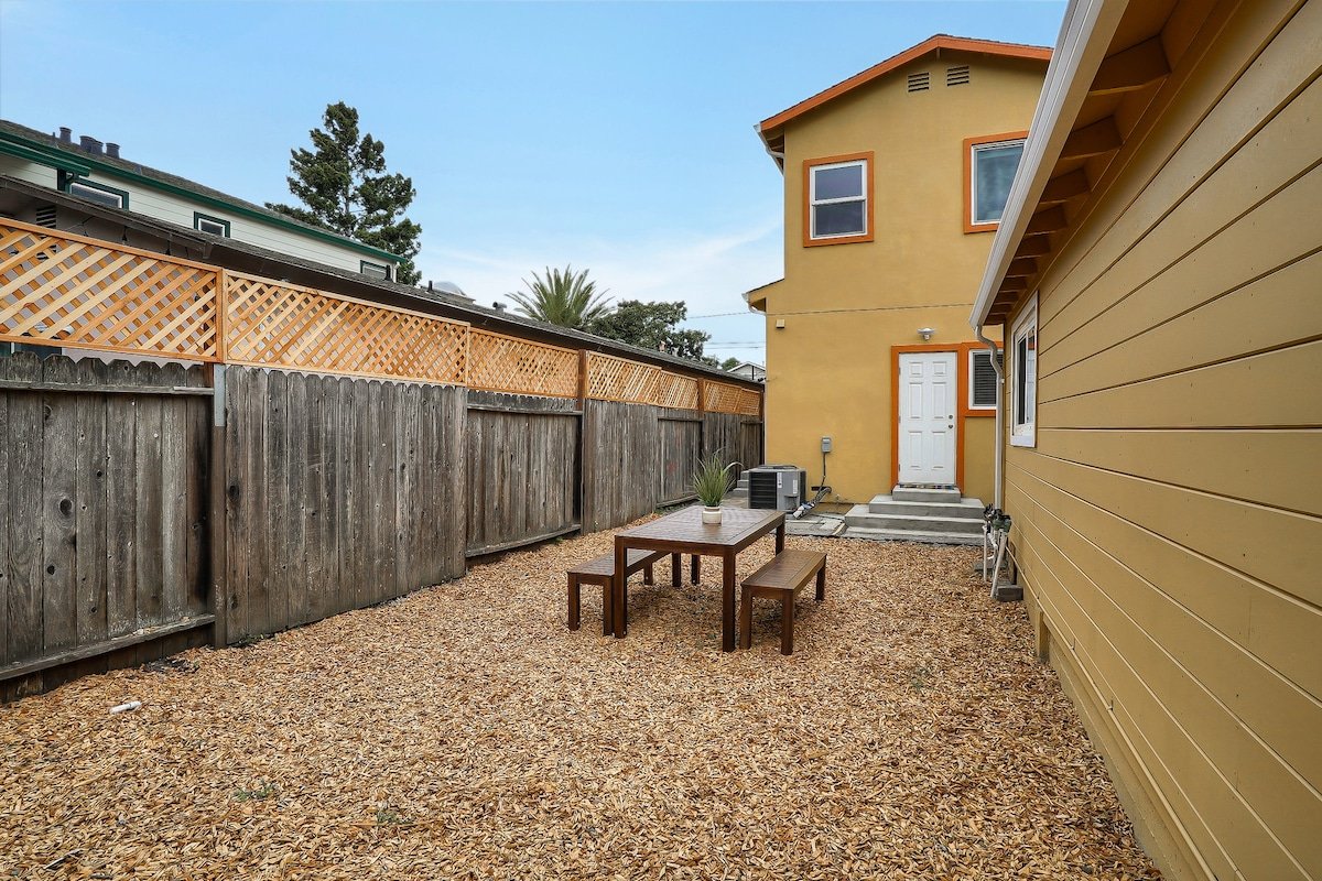 FOA12: 4/3.5 Brand New w/Private Detached Studio gallery image 5