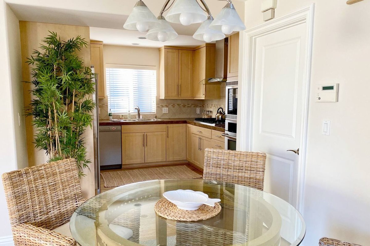 Light and Bright Canal beach & marina condo