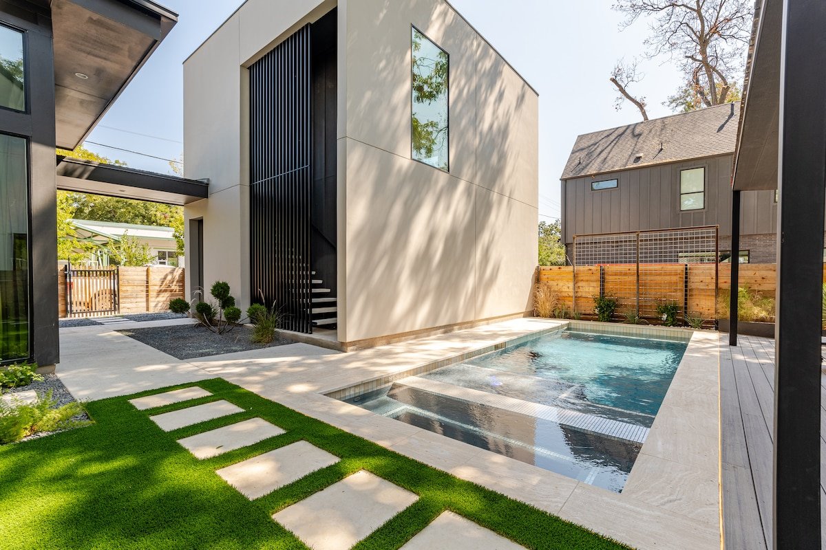 HomeLux gallery image 2