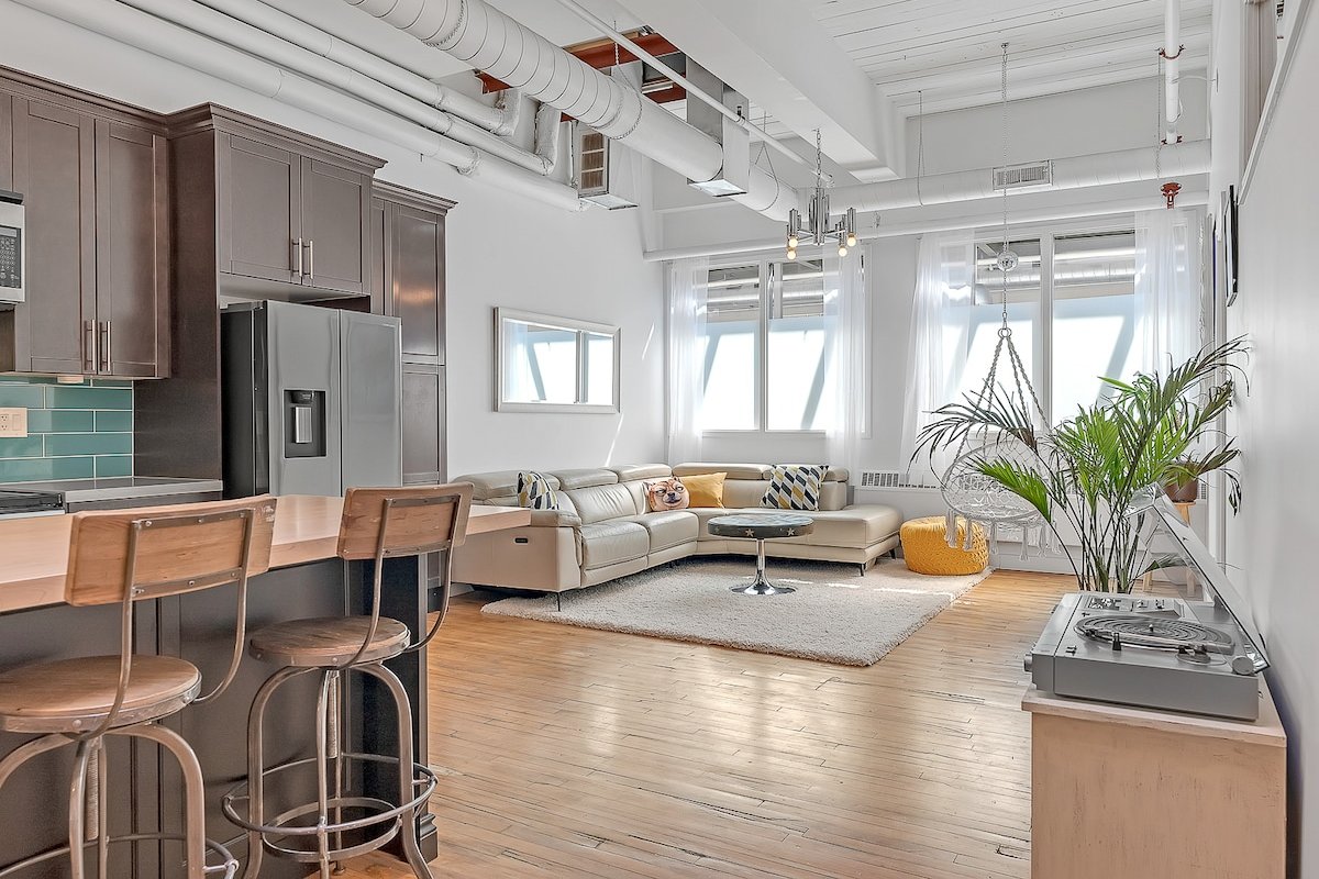 2BR Epic Arts Loft w/ Rooftop Terrace gallery image 5