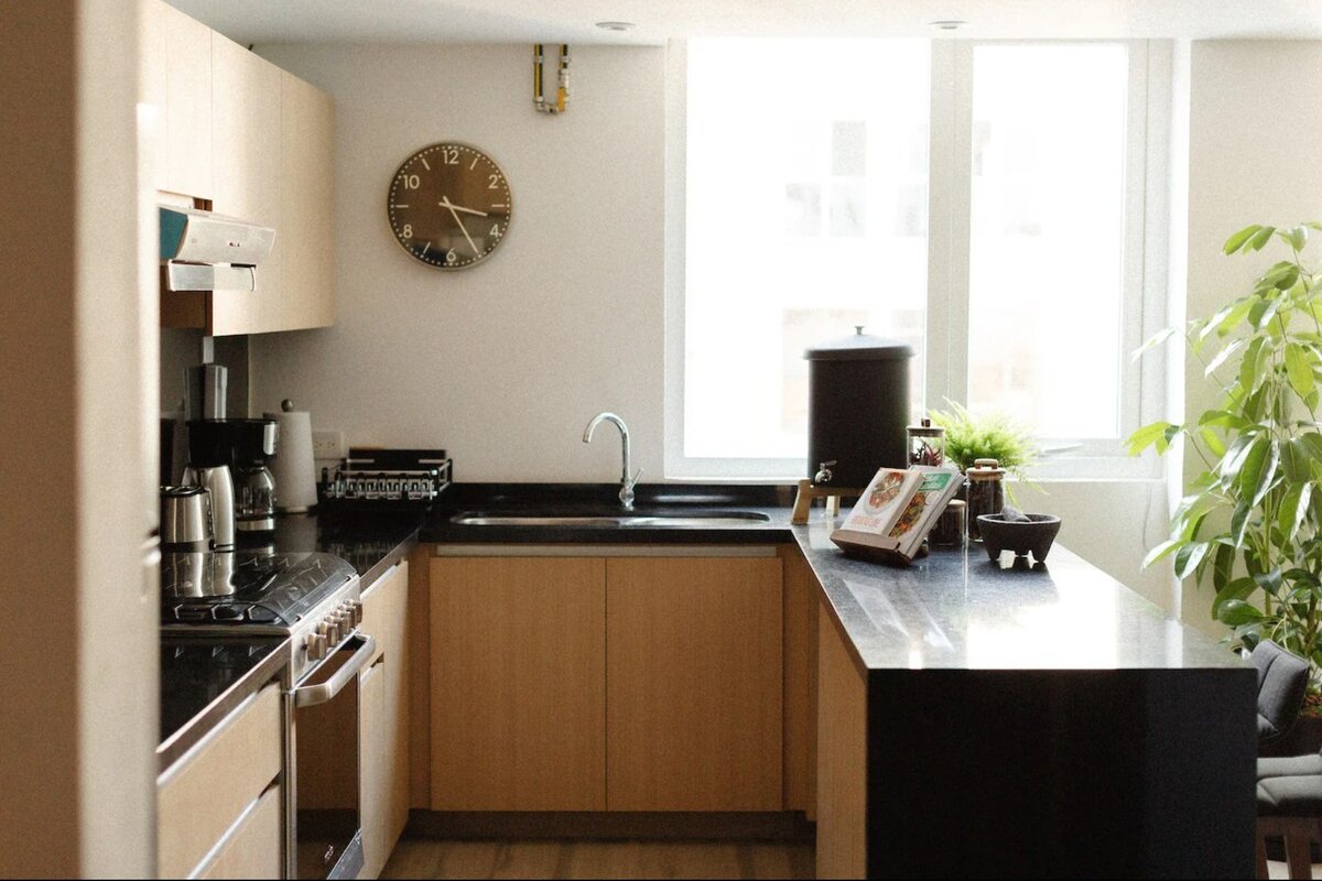 Brand New Apartment | Next to Ritz Cartlon gallery image 4