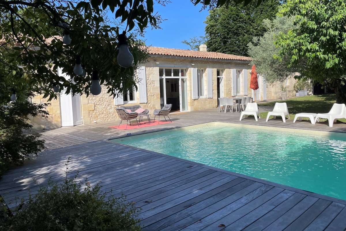 Belle et grande maison en pierre avec piscine gallery image 4