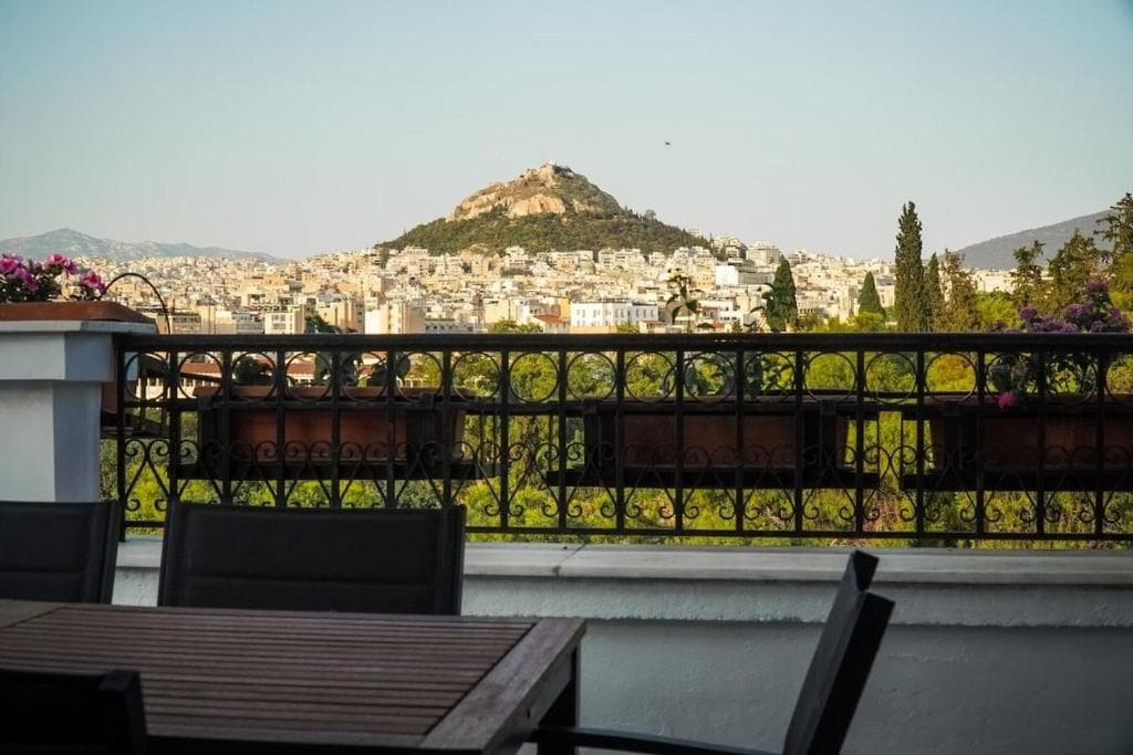 Unique sunlit house overlooking the Acropolis gallery image 4
