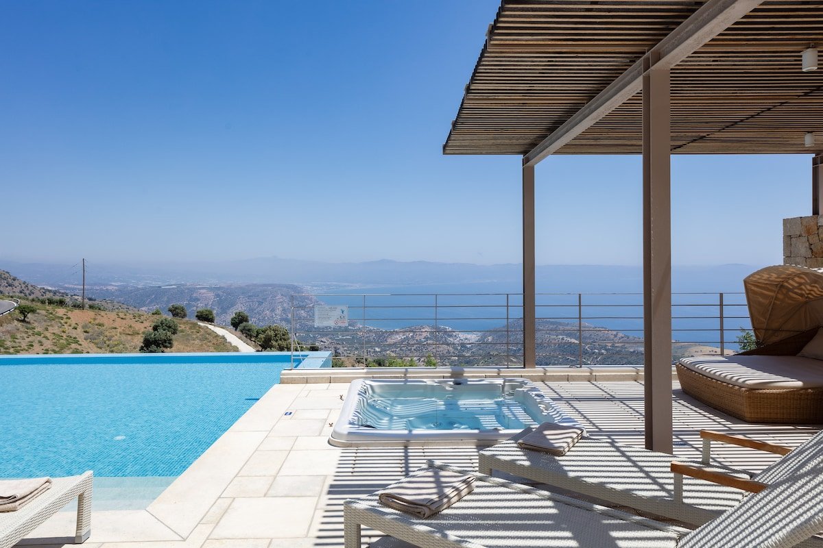 Seclusion Immersed in Sea Views & Spa Comforts gallery image 3