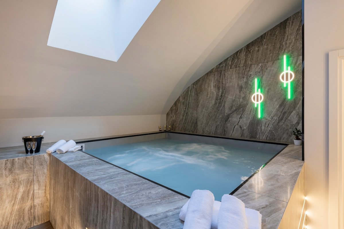 Milano Luxury Attico • Private Spa & Jacuzzi gallery image 5