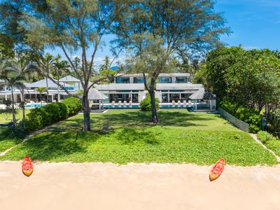 Twin Villas – 10BR – Beach Front, Full Service