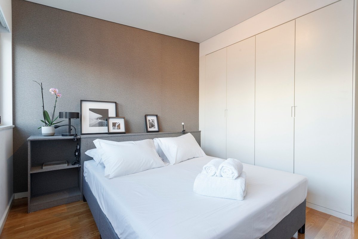 MY LX FLAT Stunning and Bright 2BR Apartment gallery image 4