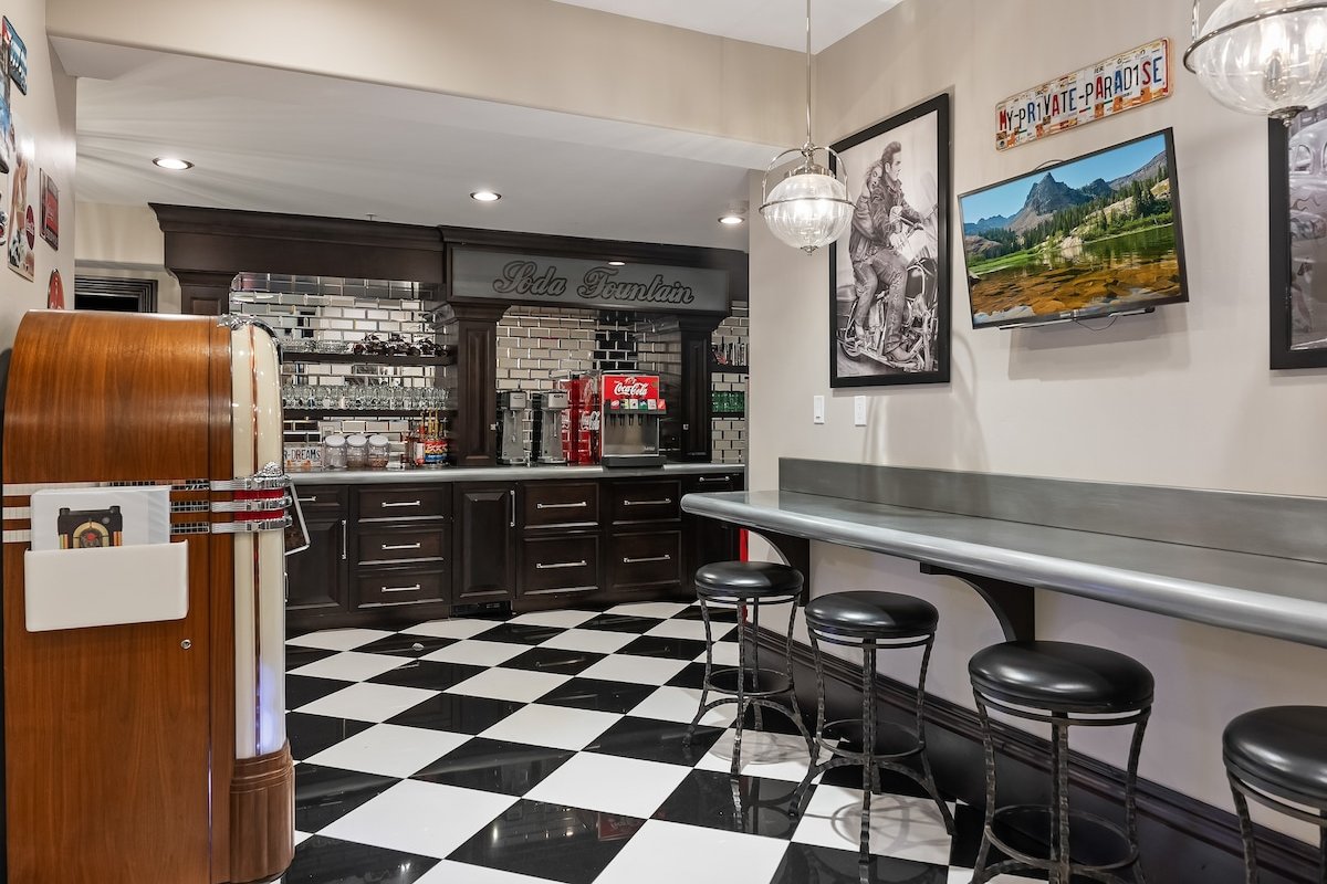 Sky Ridge Retreat-Ultra Luxe Deer Crest Chalet! gallery image 3