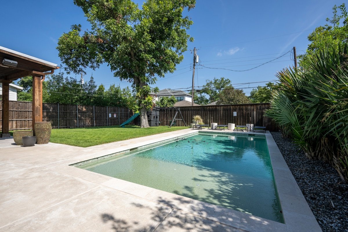 Designer Retreat w/Heated Pool gallery image 4