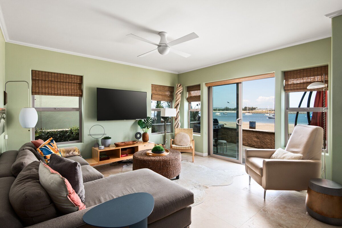 On the Sand! Bayfront Ground Floor + AC + Patio gallery image 4