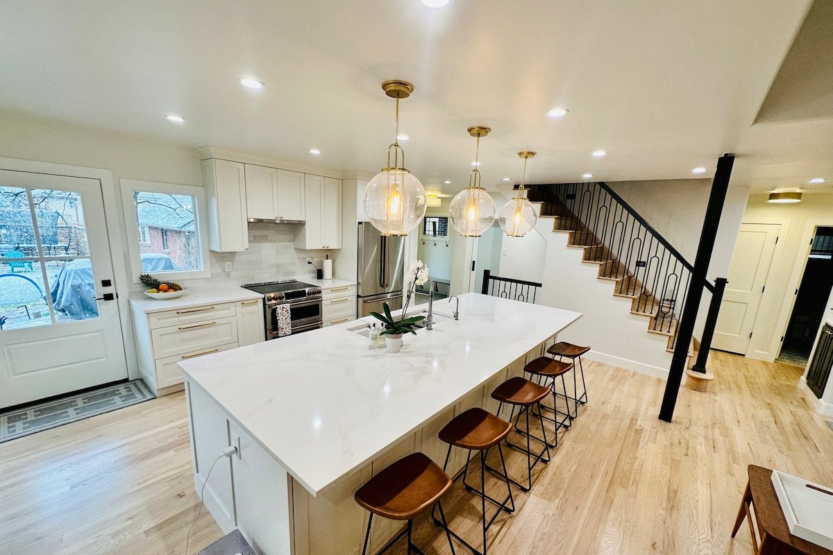 Beautiful University Park Family Home gallery image 2