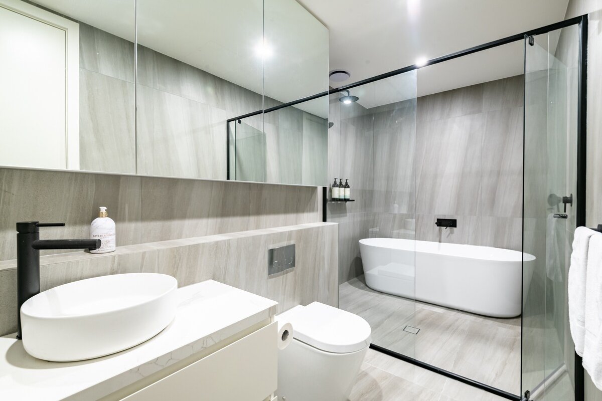 Cozy 4BR Getaway w/ Parking – 600m to Chadstone! gallery image 5