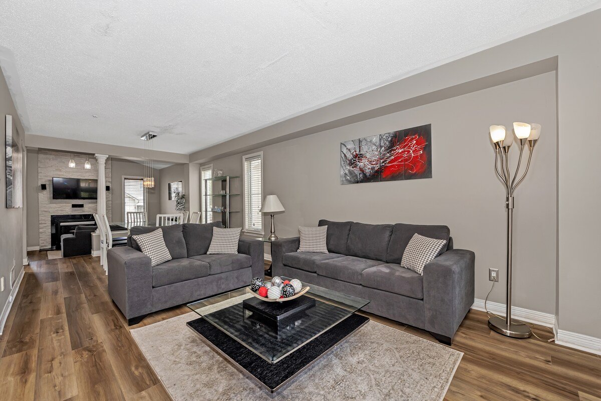 Luxurious single home close to Airport & DT gallery image 4