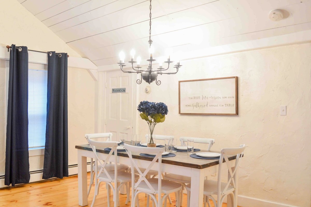 Spacious Home in the Heart of Downtown Newport gallery image 4