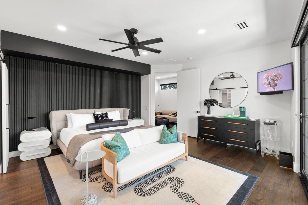 Luxury Hyde Park Artists Home – Close to UT gallery image 3