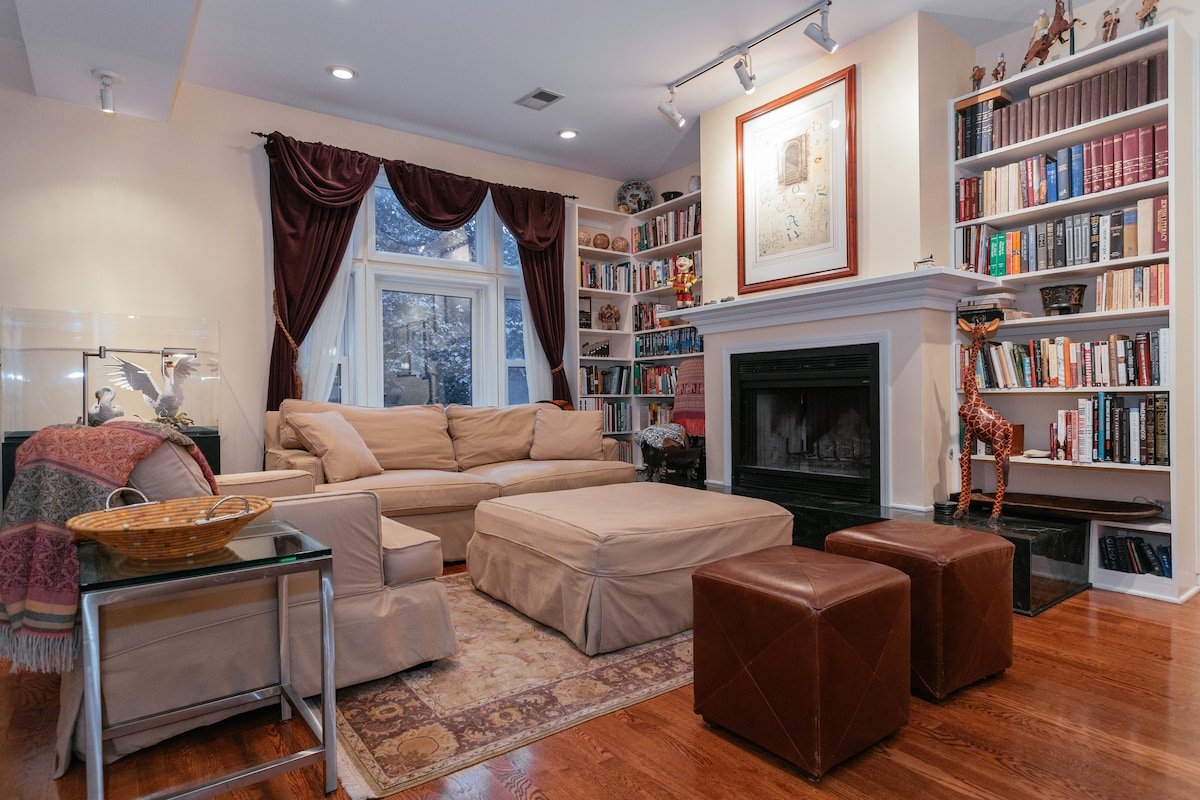 Superhost Wrigley/Lakeview Duplex 3BR/2.5BA gallery image 2