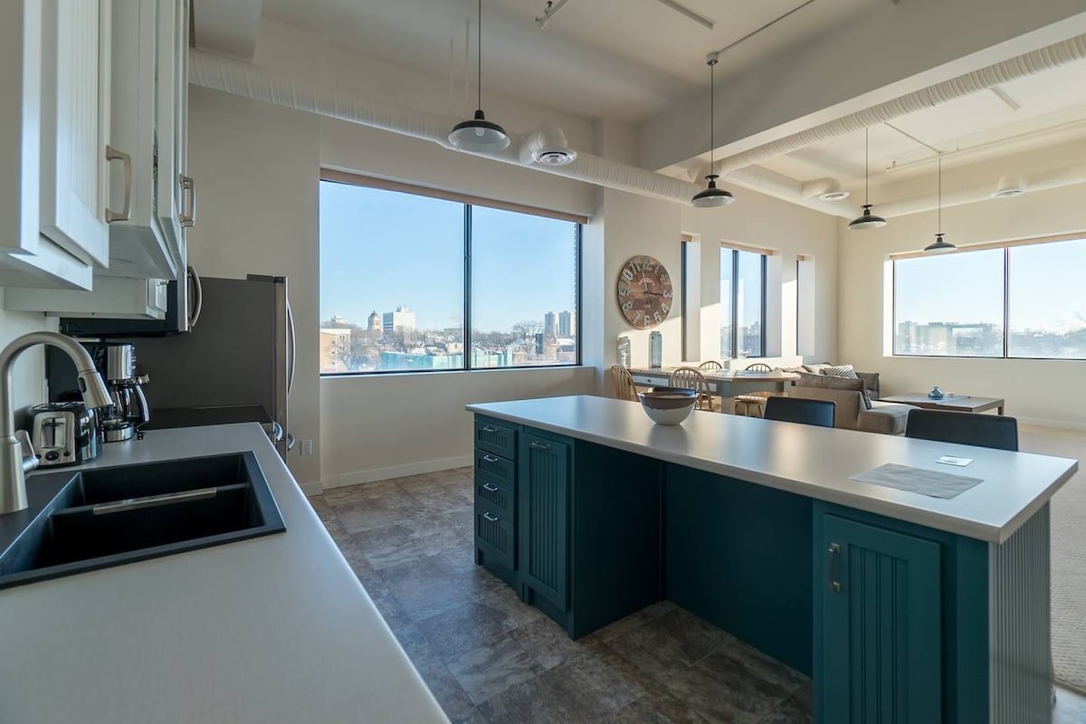 #7 Executive Stay Gorgeous 2 Bedroom 2 Bathroom gallery image 3