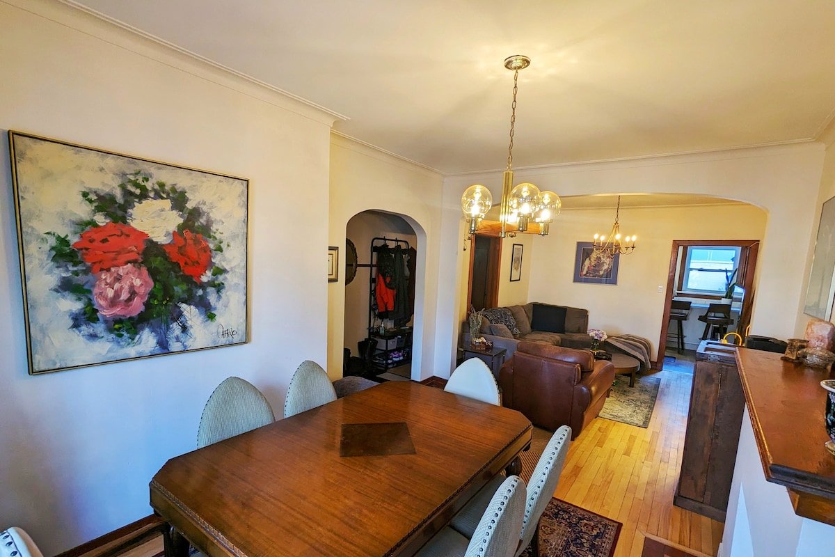 Spacious 2 bedroom in Byward Market w/ parking gallery image 2